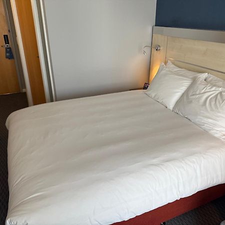 Holiday Inn Express Swindon City Centre By Ihg Exteriör bild