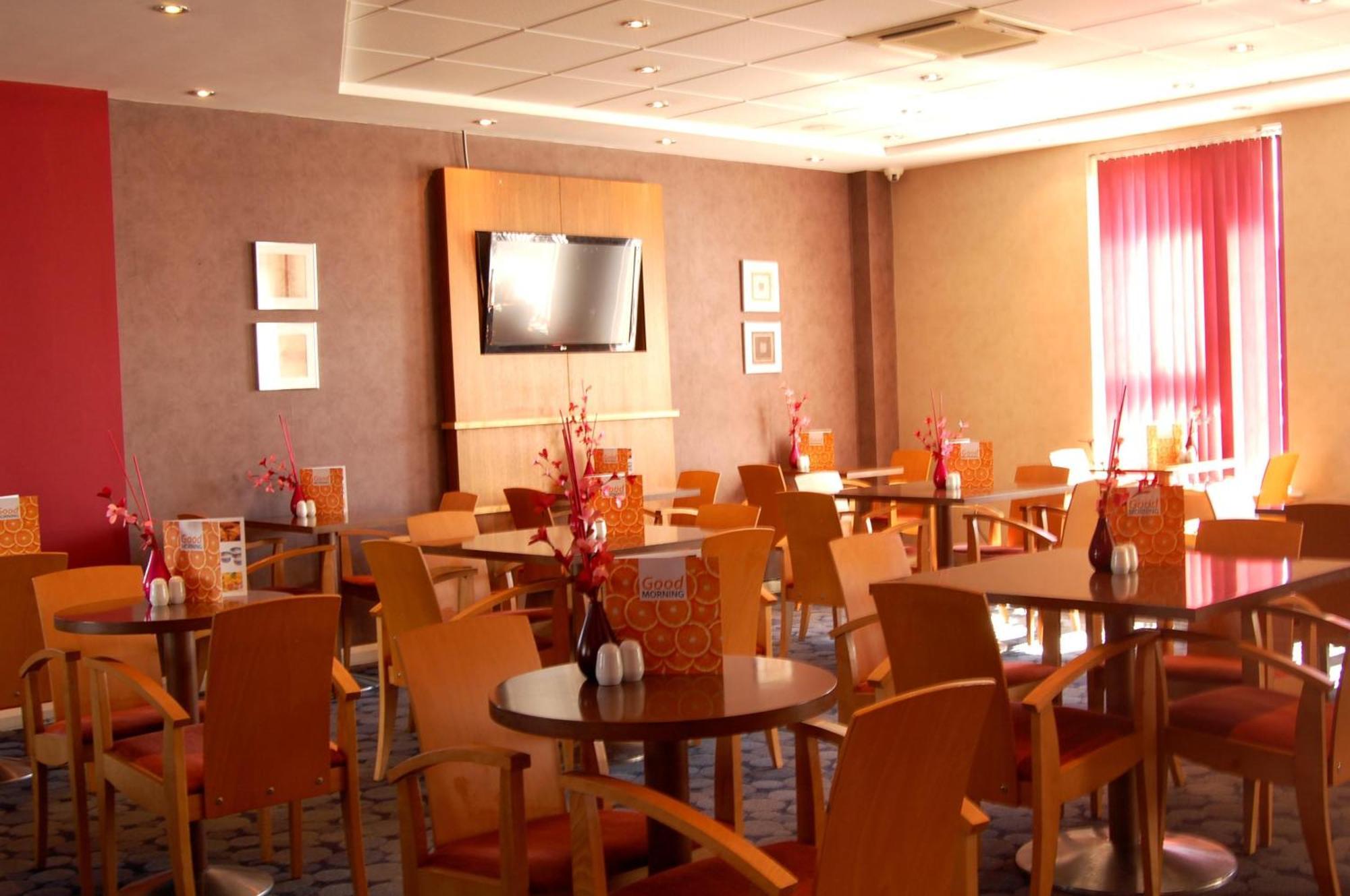 Holiday Inn Express Swindon City Centre By Ihg Exteriör bild