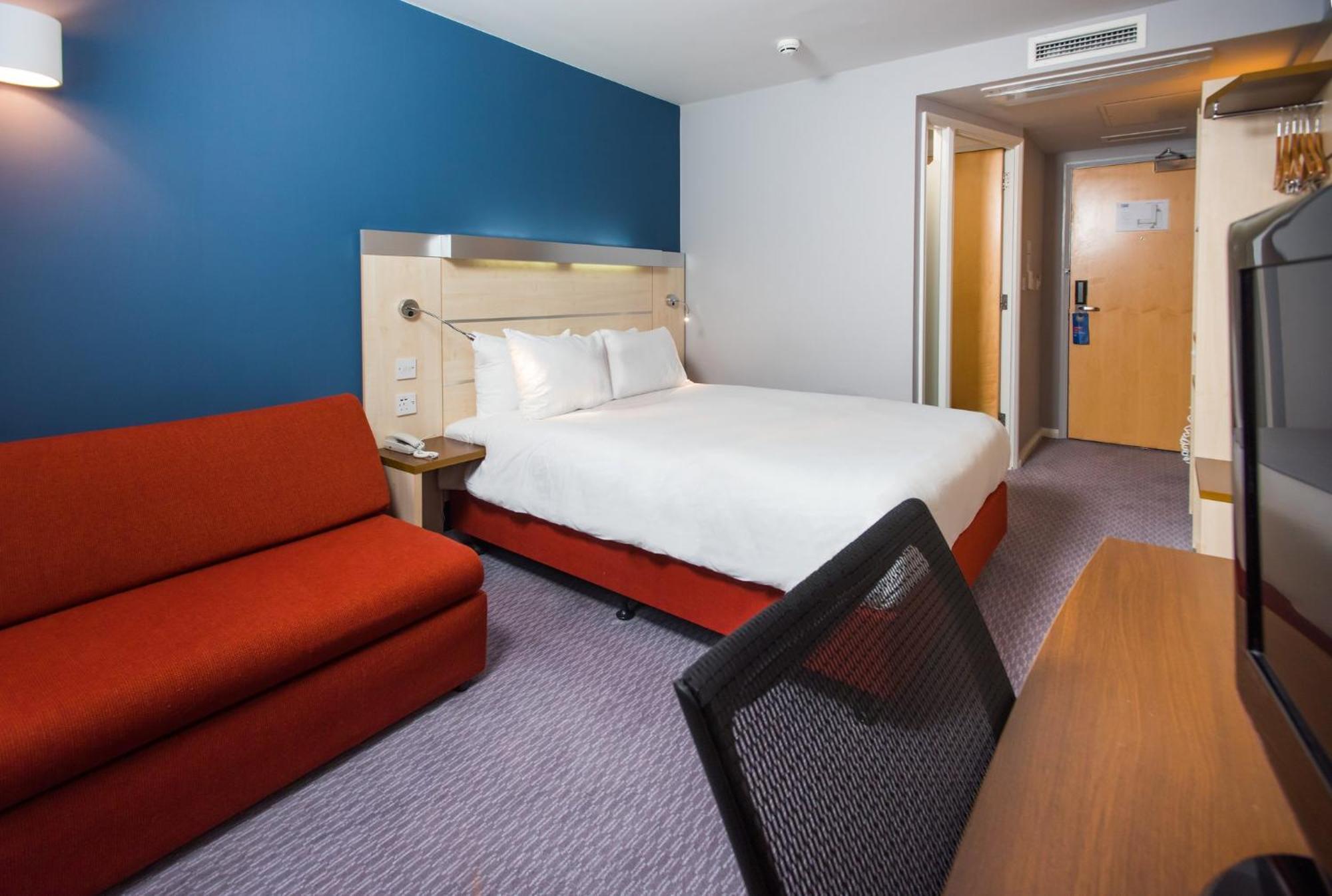 Holiday Inn Express Swindon City Centre By Ihg Exteriör bild