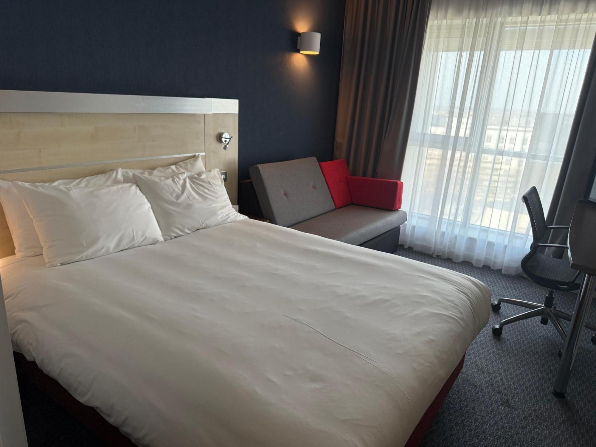 Holiday Inn Express Swindon City Centre By Ihg Exteriör bild