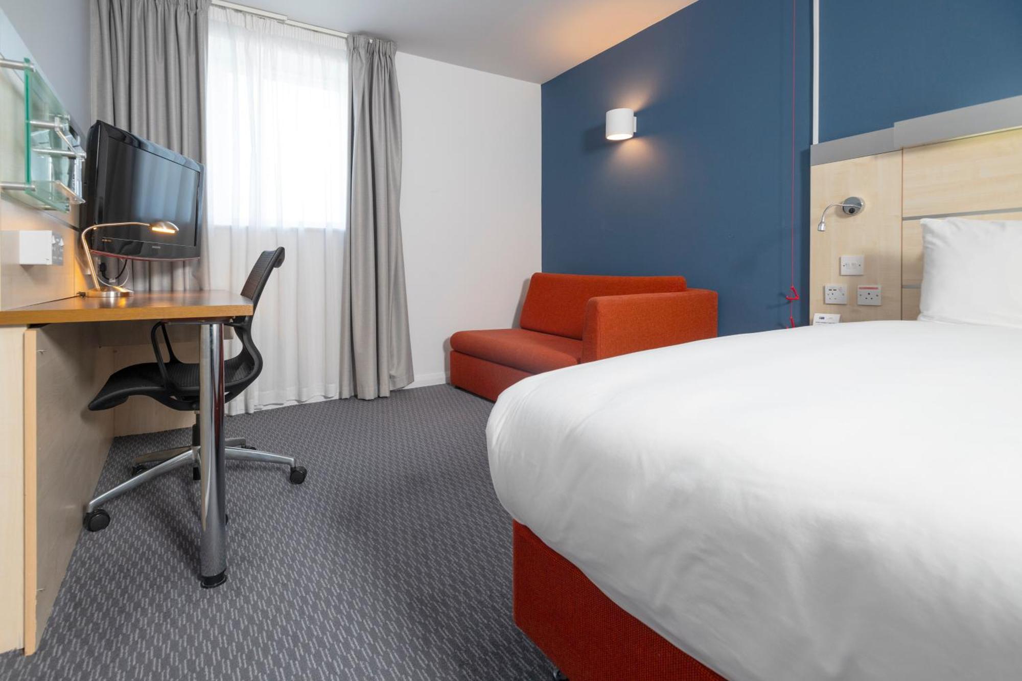 Holiday Inn Express Swindon City Centre By Ihg Exteriör bild