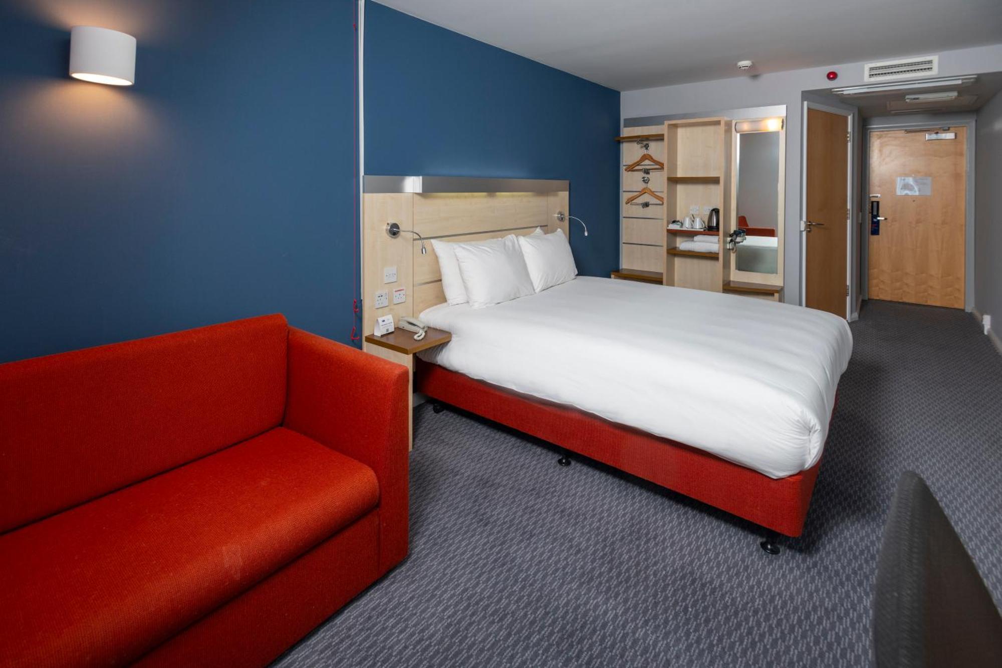 Holiday Inn Express Swindon City Centre By Ihg Exteriör bild