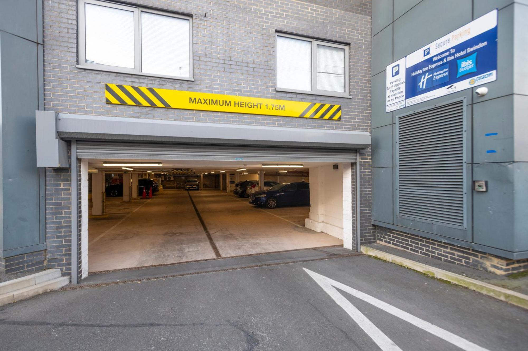 Holiday Inn Express Swindon City Centre By Ihg Exteriör bild
