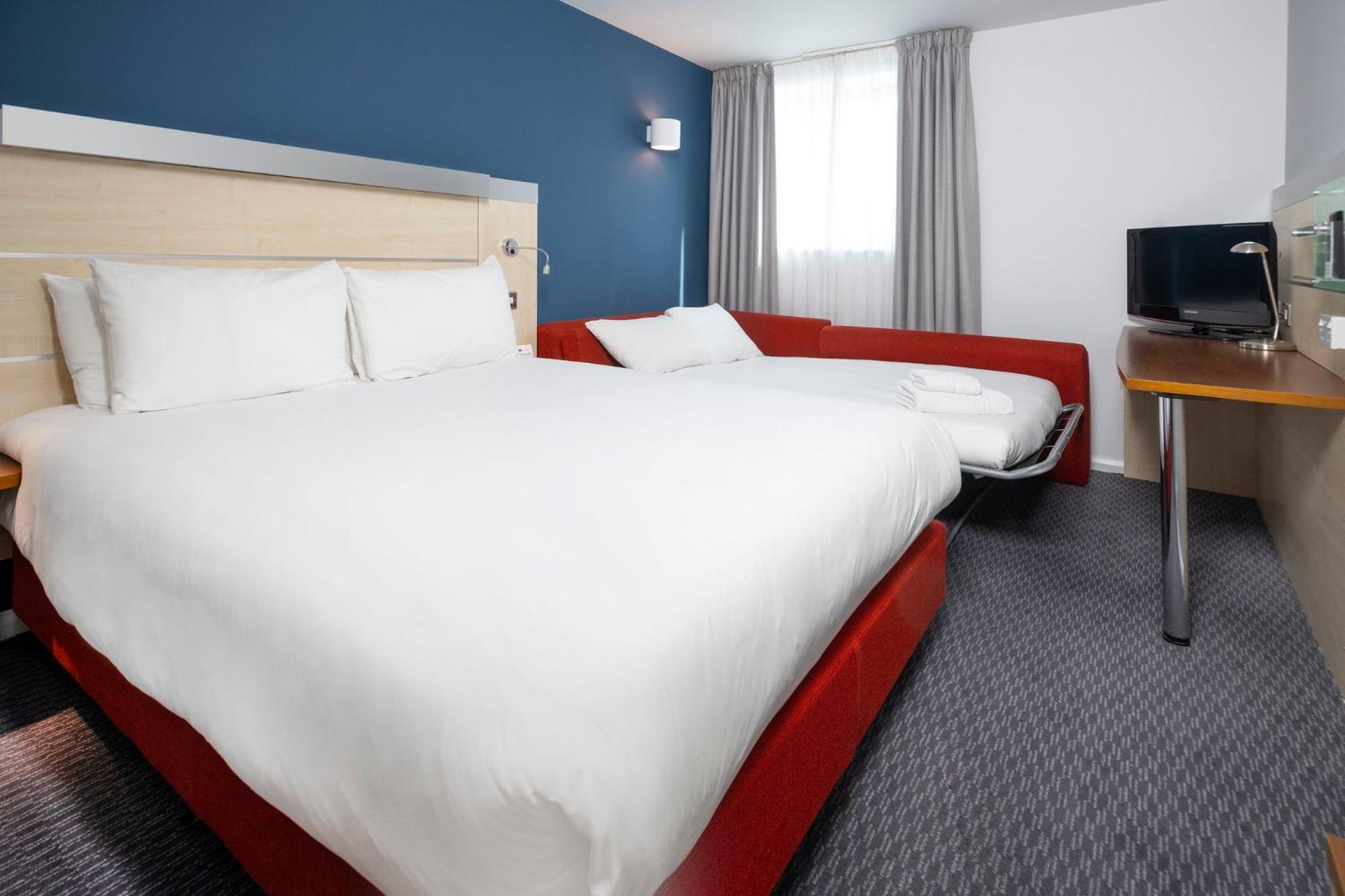 Holiday Inn Express Swindon City Centre By Ihg Exteriör bild