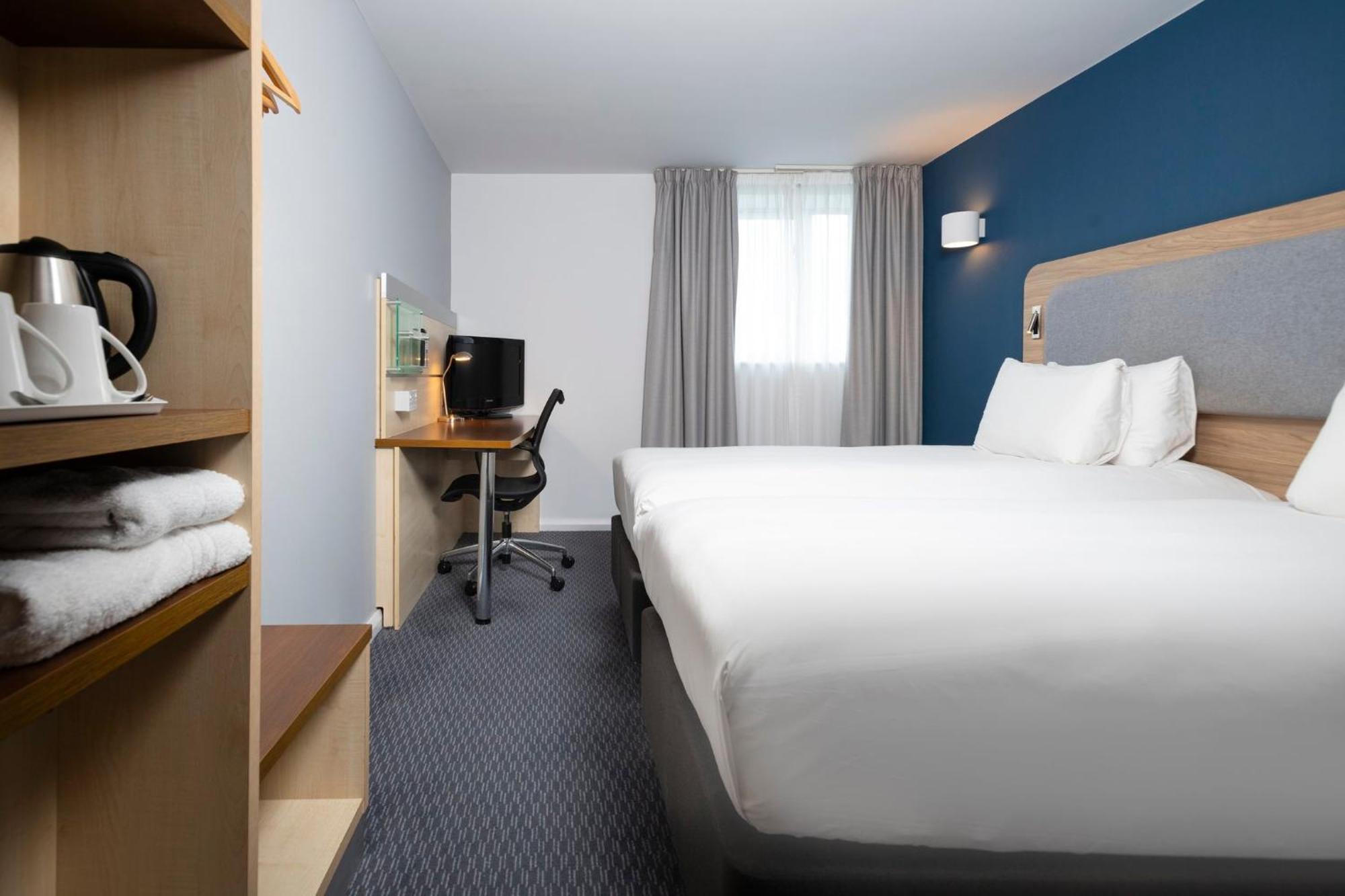 Holiday Inn Express Swindon City Centre By Ihg Exteriör bild