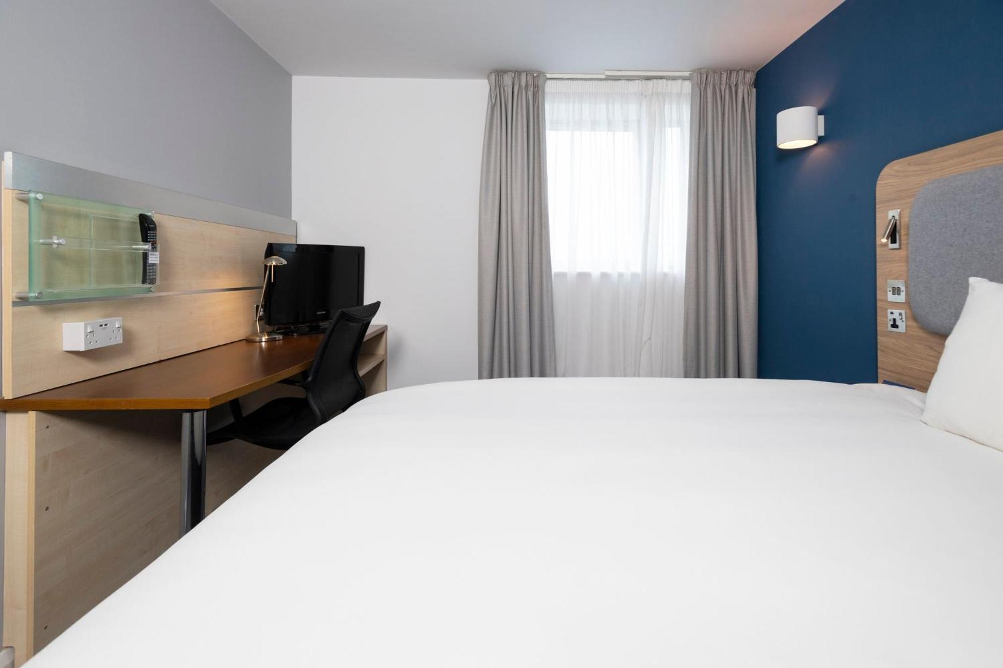 Holiday Inn Express Swindon City Centre By Ihg Exteriör bild