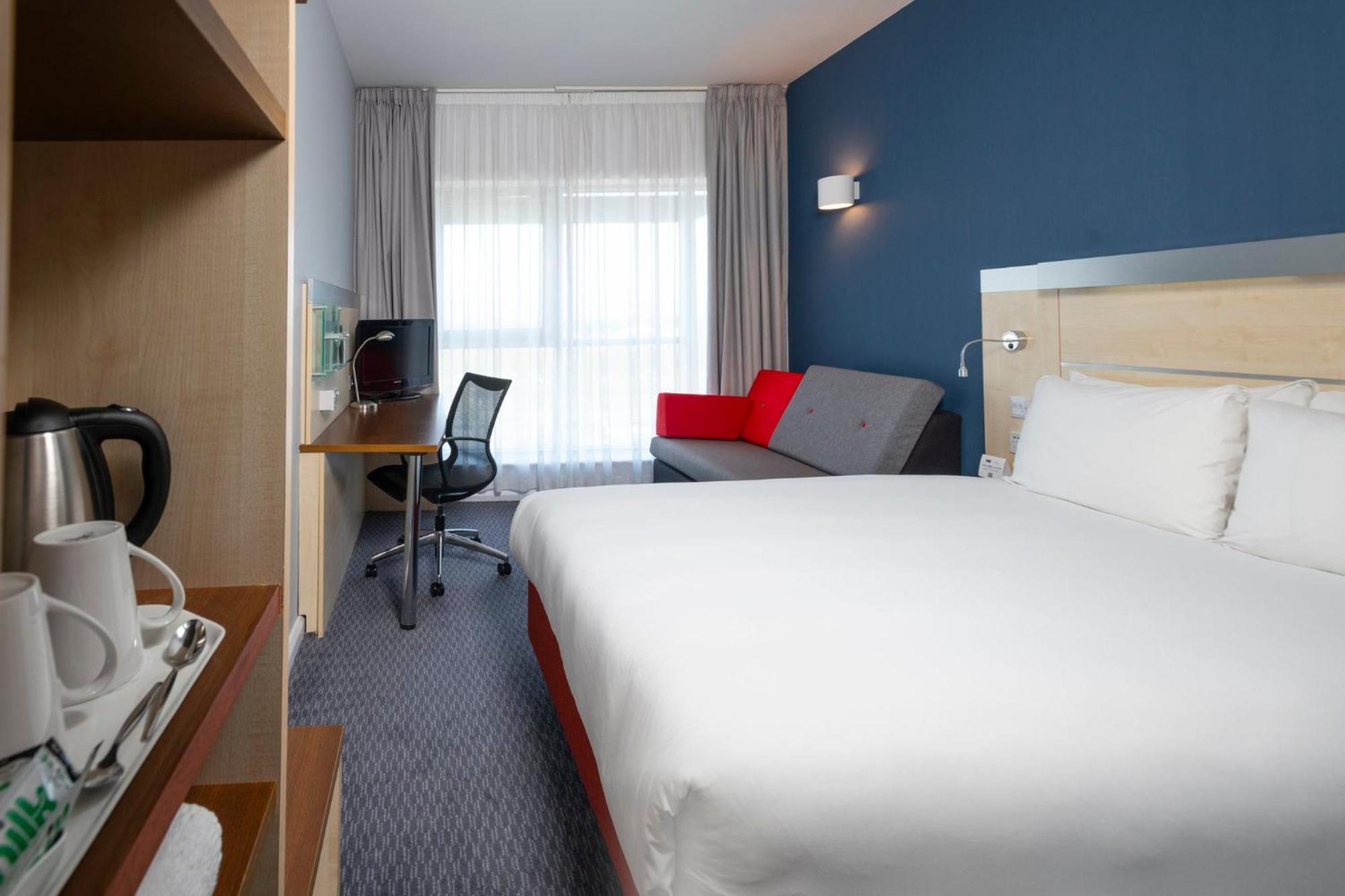 Holiday Inn Express Swindon City Centre By Ihg Exteriör bild