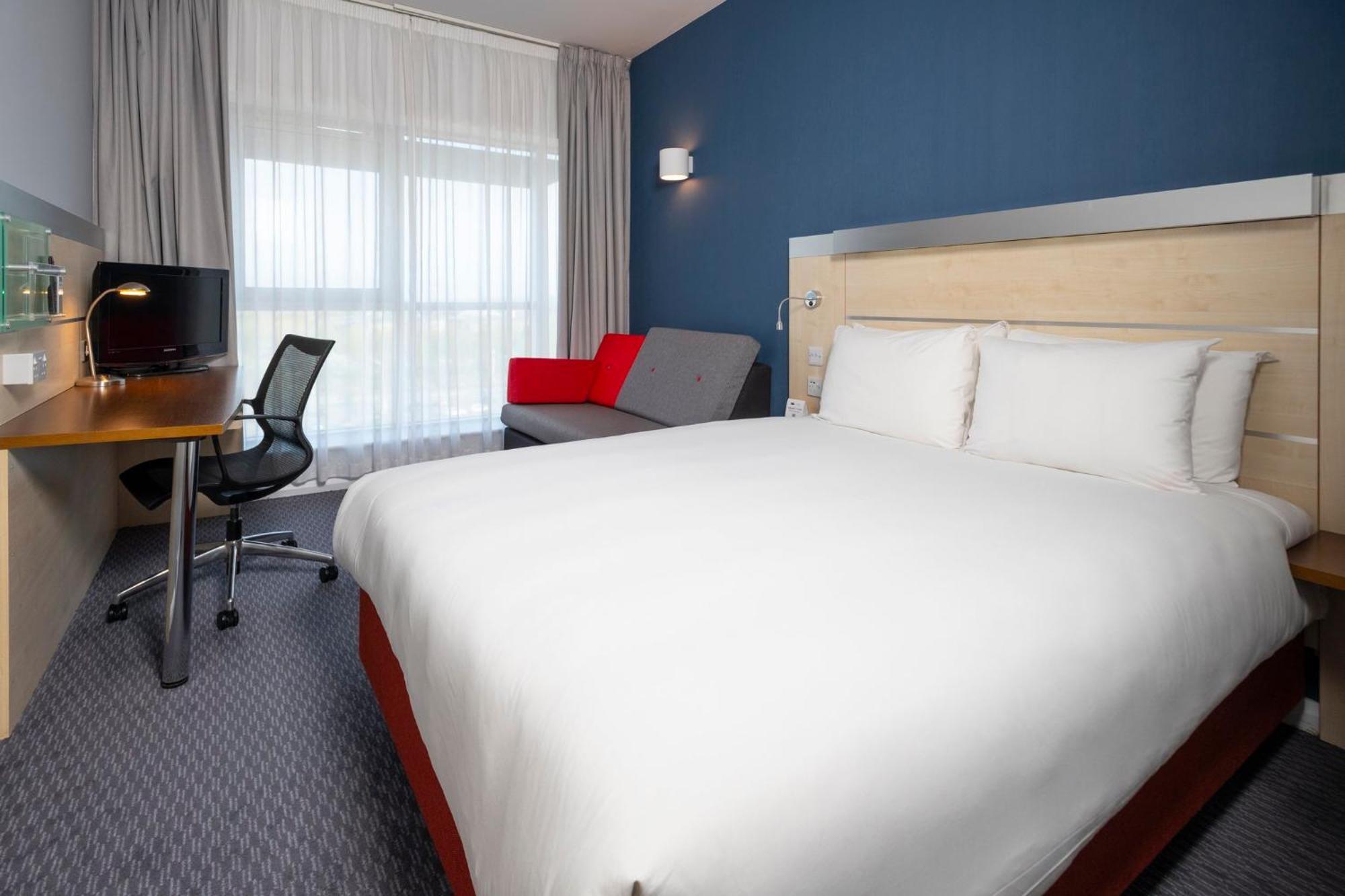 Holiday Inn Express Swindon City Centre By Ihg Exteriör bild