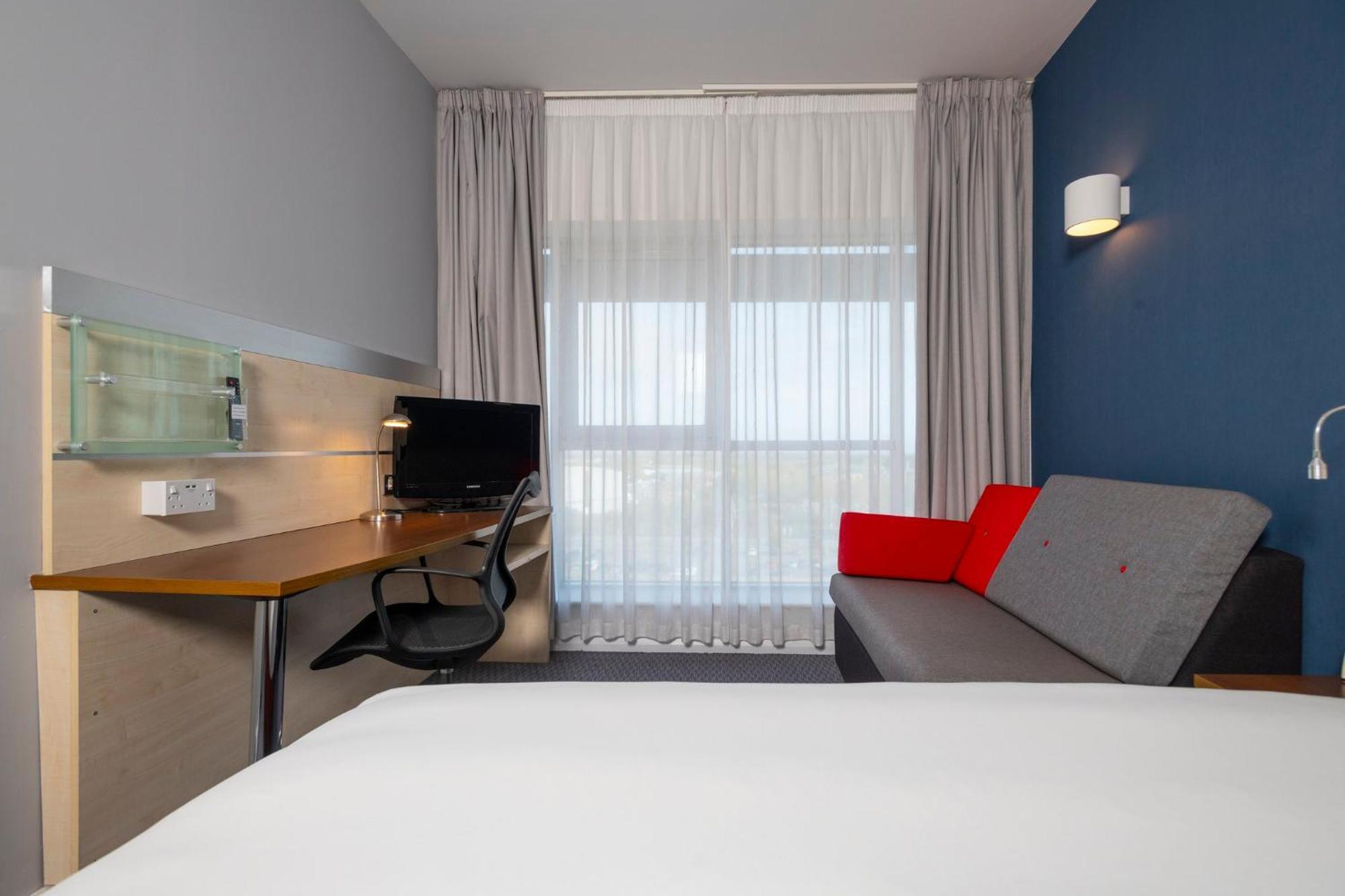 Holiday Inn Express Swindon City Centre By Ihg Exteriör bild