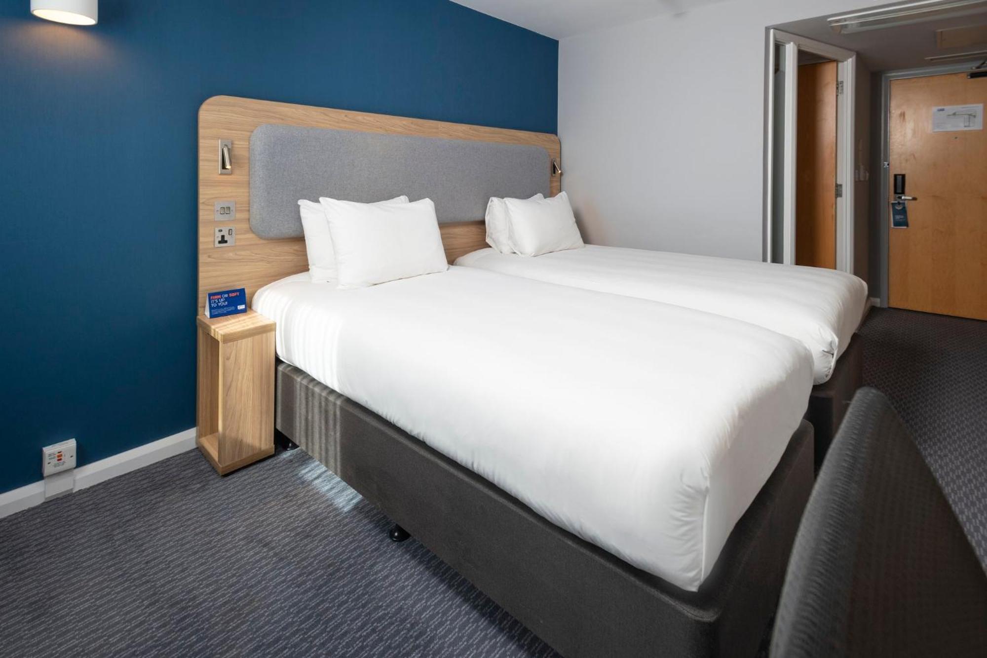 Holiday Inn Express Swindon City Centre By Ihg Exteriör bild
