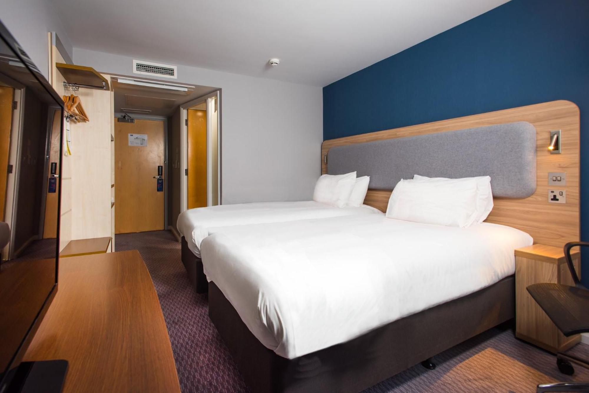 Holiday Inn Express Swindon City Centre By Ihg Exteriör bild