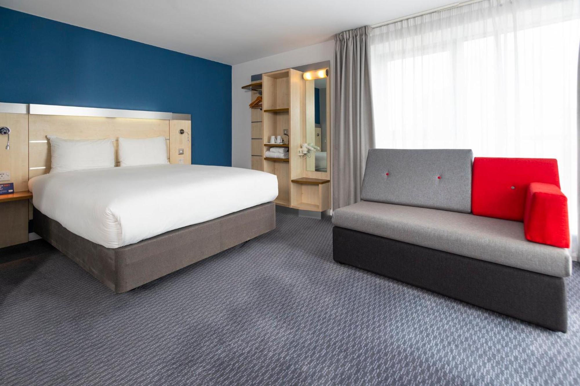 Holiday Inn Express Swindon City Centre By Ihg Exteriör bild