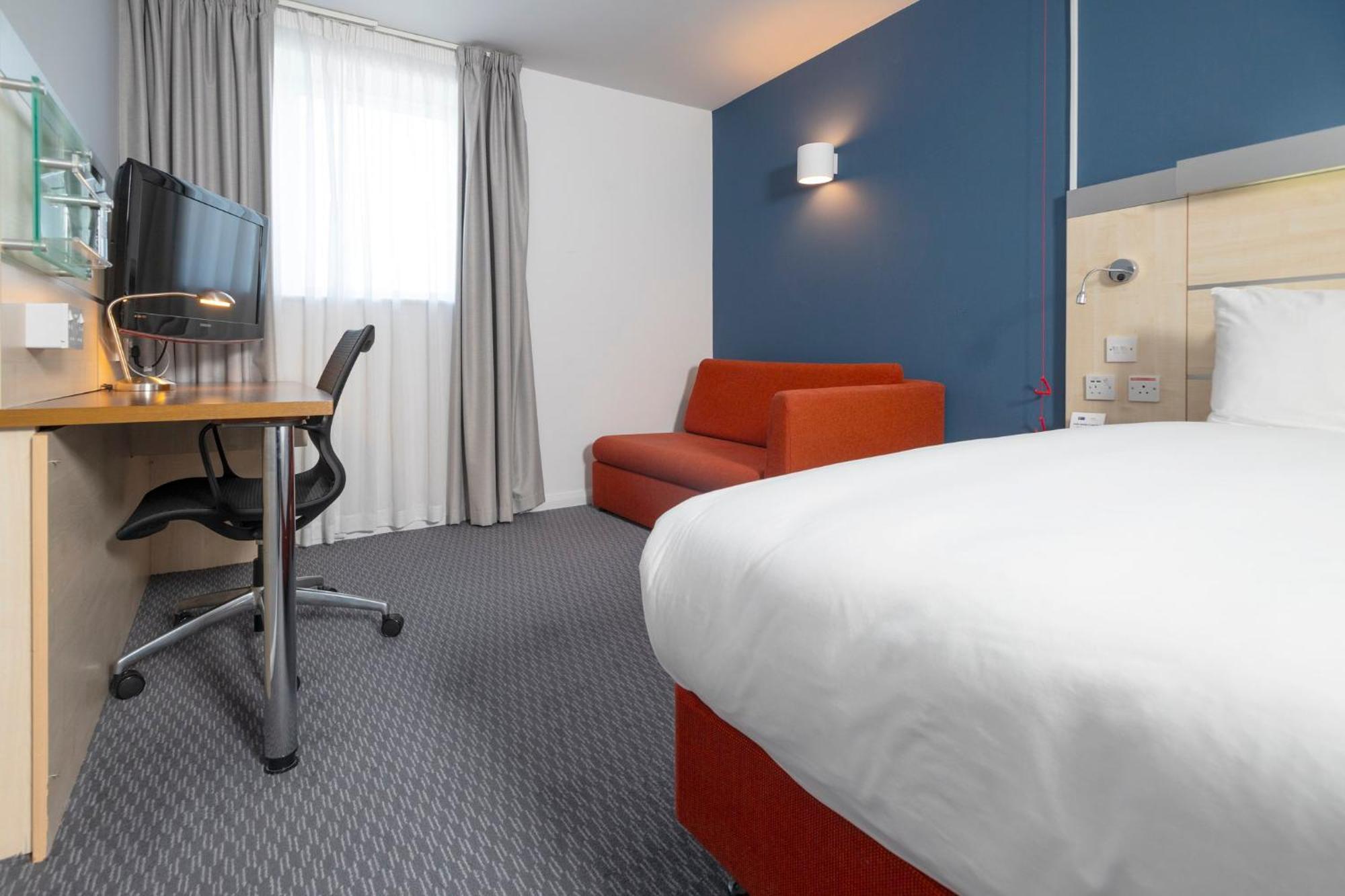Holiday Inn Express Swindon City Centre By Ihg Exteriör bild
