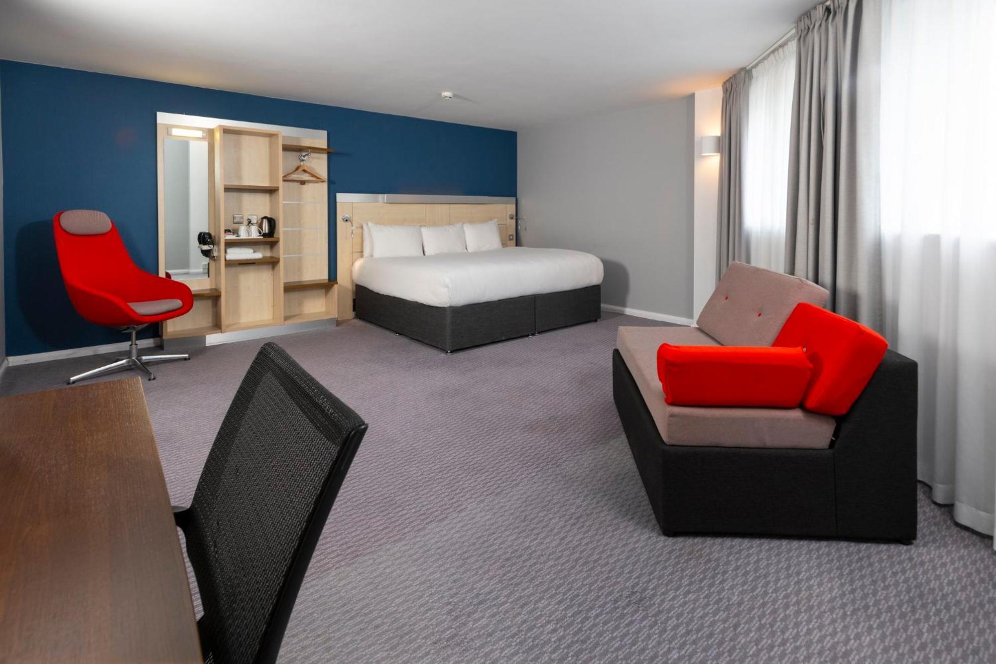 Holiday Inn Express Swindon City Centre By Ihg Exteriör bild