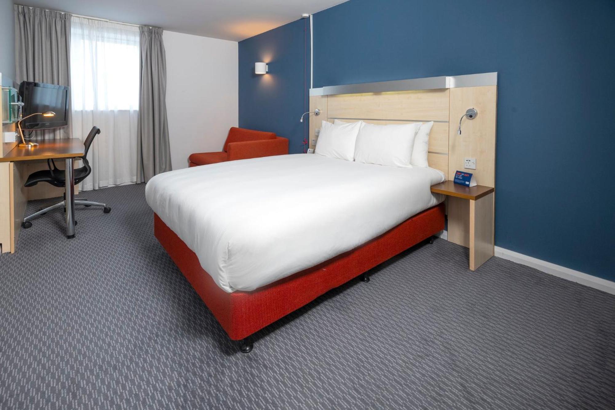 Holiday Inn Express Swindon City Centre By Ihg Exteriör bild