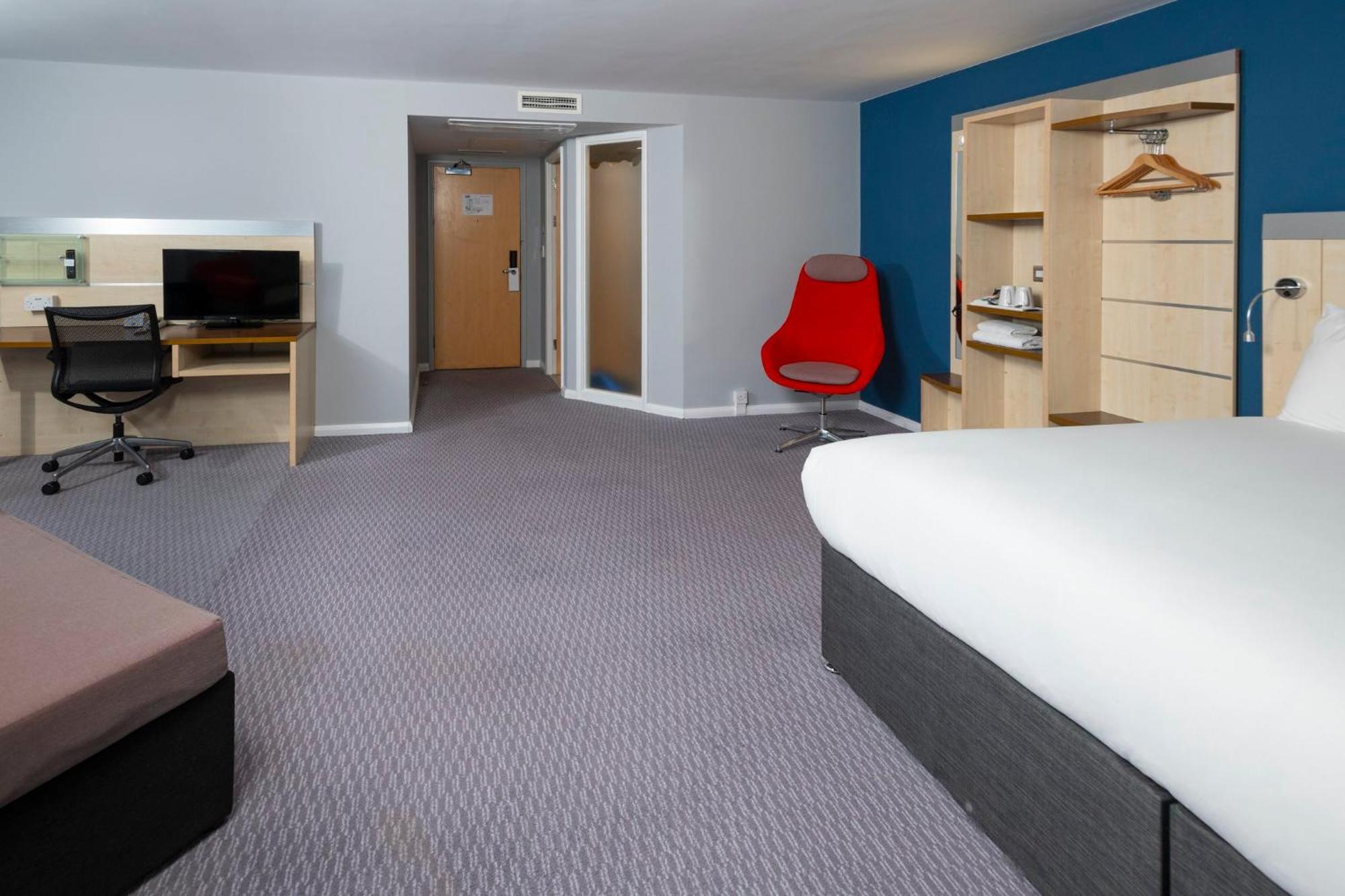 Holiday Inn Express Swindon City Centre By Ihg Exteriör bild