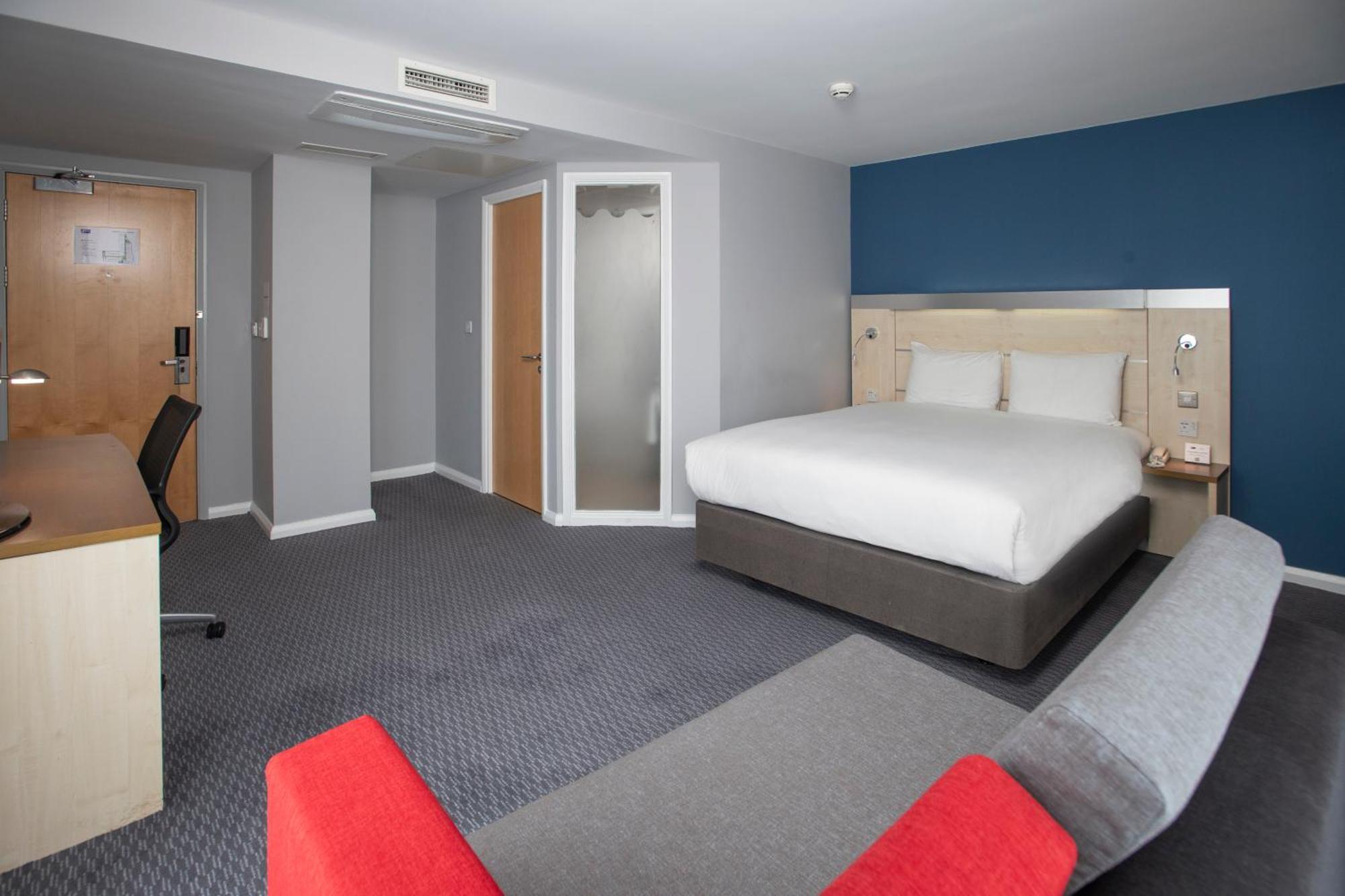 Holiday Inn Express Swindon City Centre By Ihg Exteriör bild