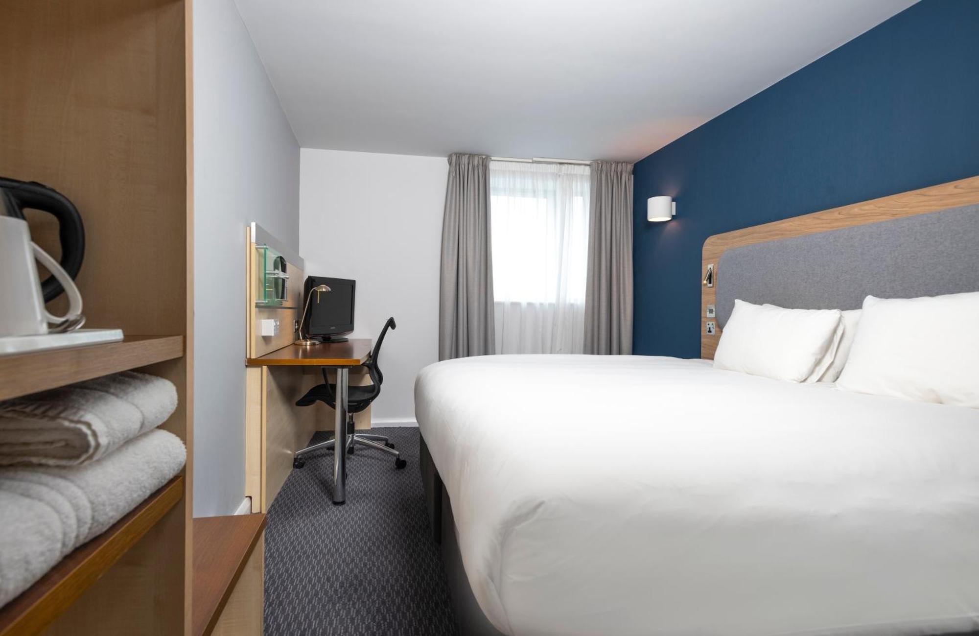 Holiday Inn Express Swindon City Centre By Ihg Exteriör bild