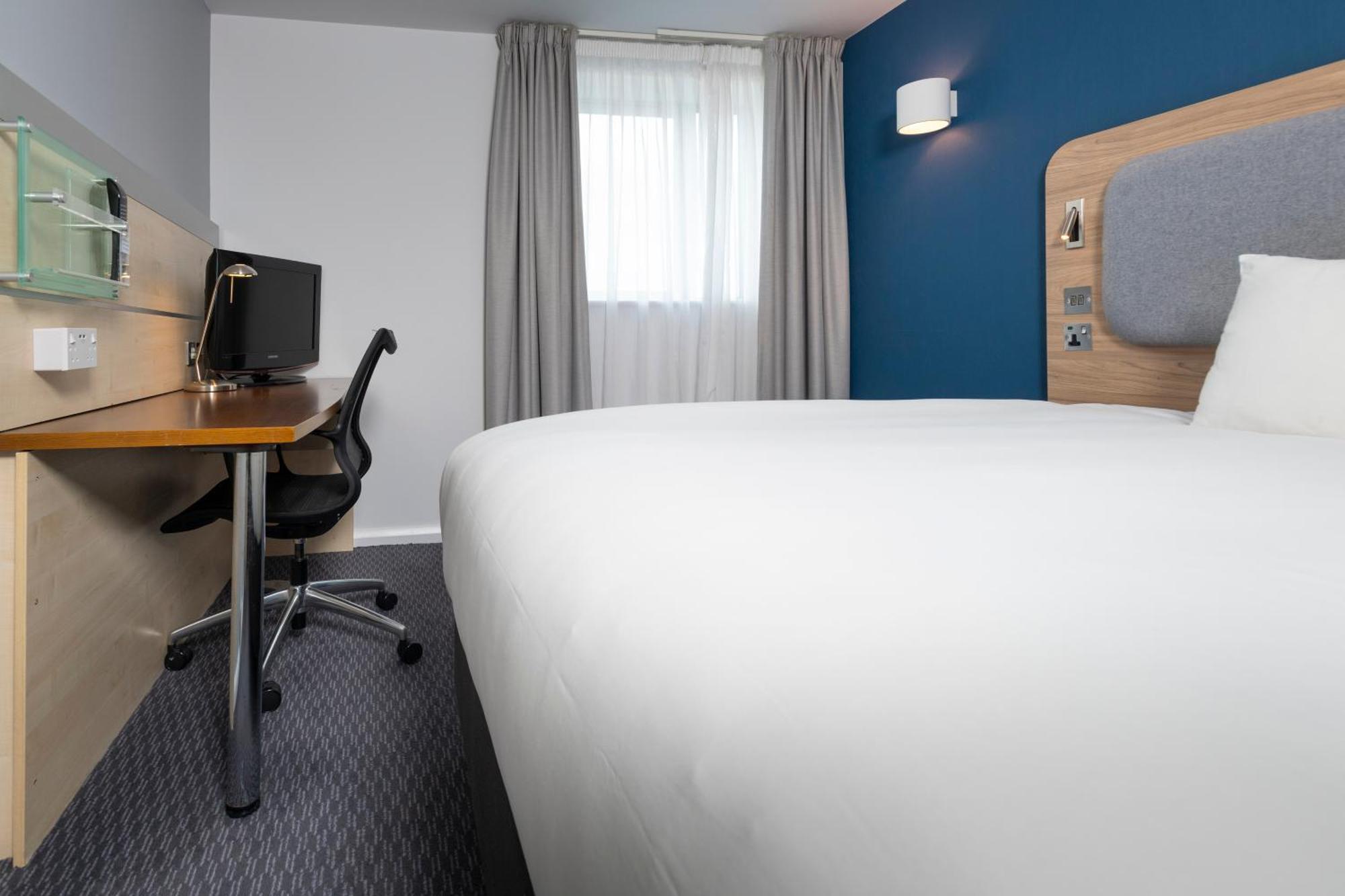 Holiday Inn Express Swindon City Centre By Ihg Exteriör bild