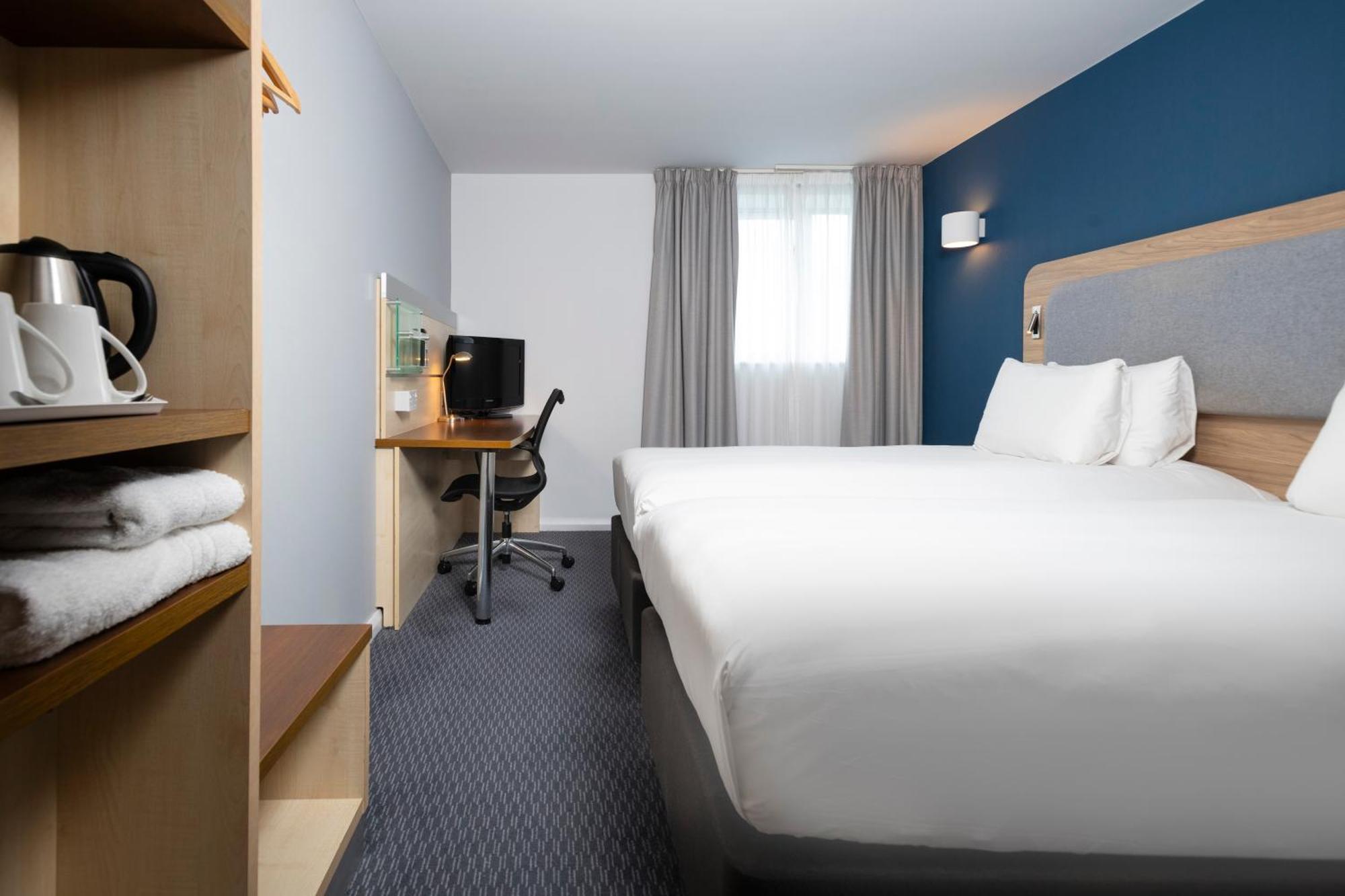 Holiday Inn Express Swindon City Centre By Ihg Exteriör bild