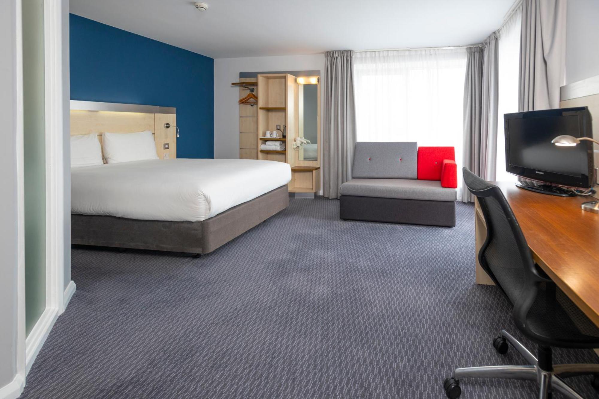 Holiday Inn Express Swindon City Centre By Ihg Exteriör bild