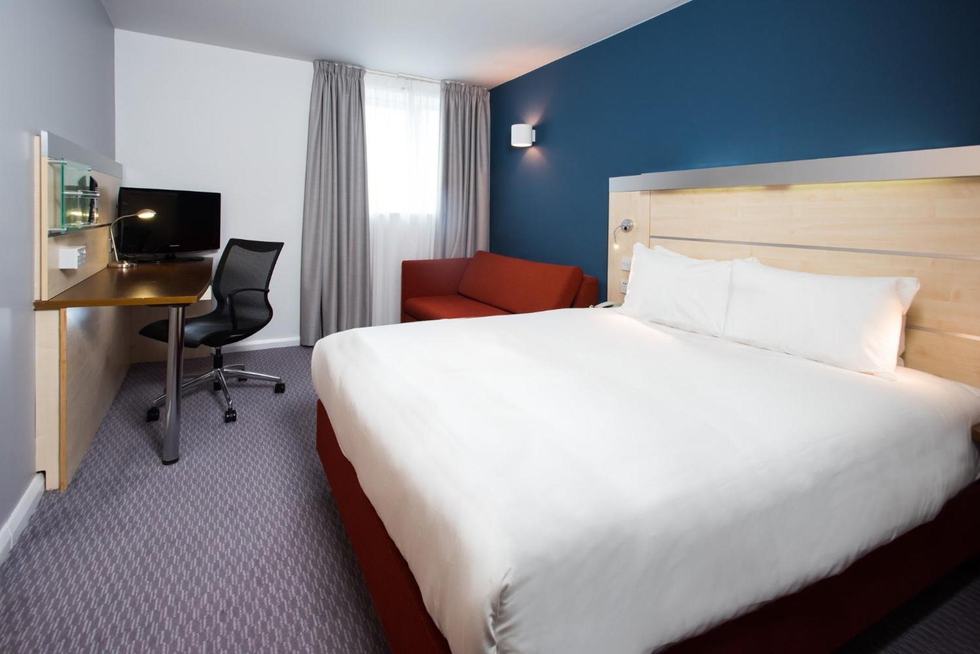 Holiday Inn Express Swindon City Centre By Ihg Exteriör bild