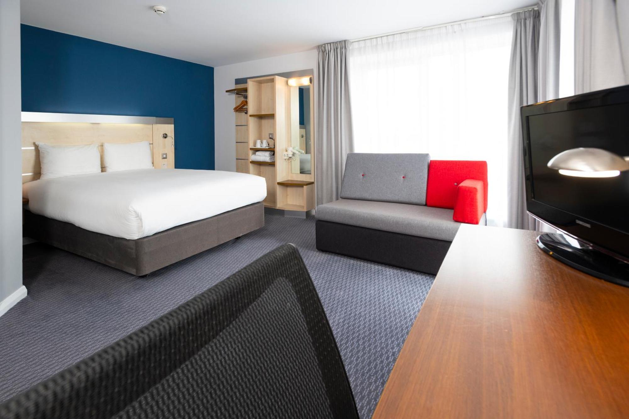 Holiday Inn Express Swindon City Centre By Ihg Exteriör bild