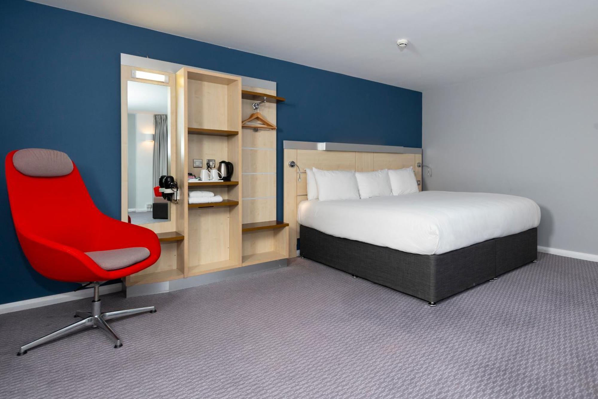 Holiday Inn Express Swindon City Centre By Ihg Exteriör bild
