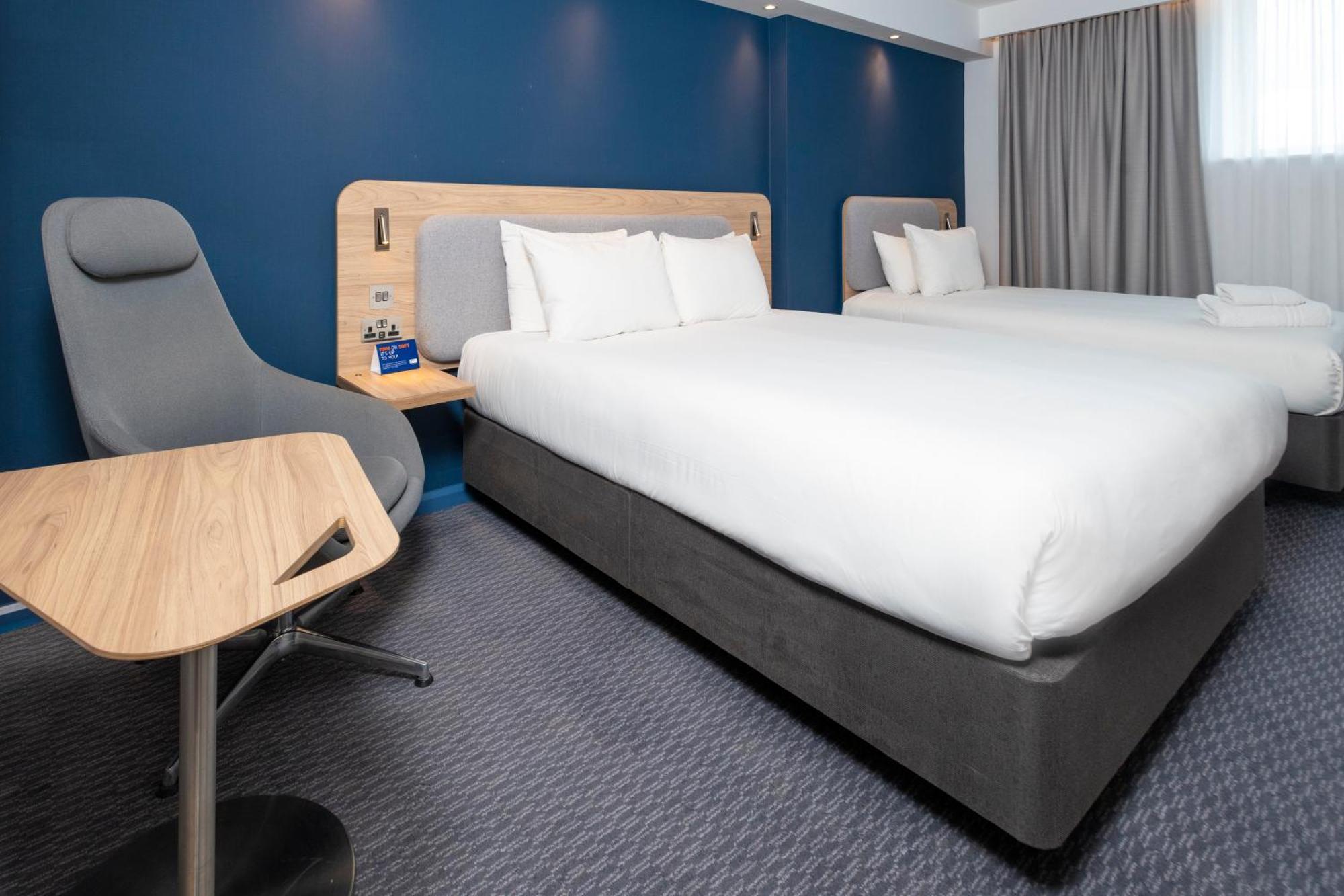 Holiday Inn Express Swindon City Centre By Ihg Exteriör bild