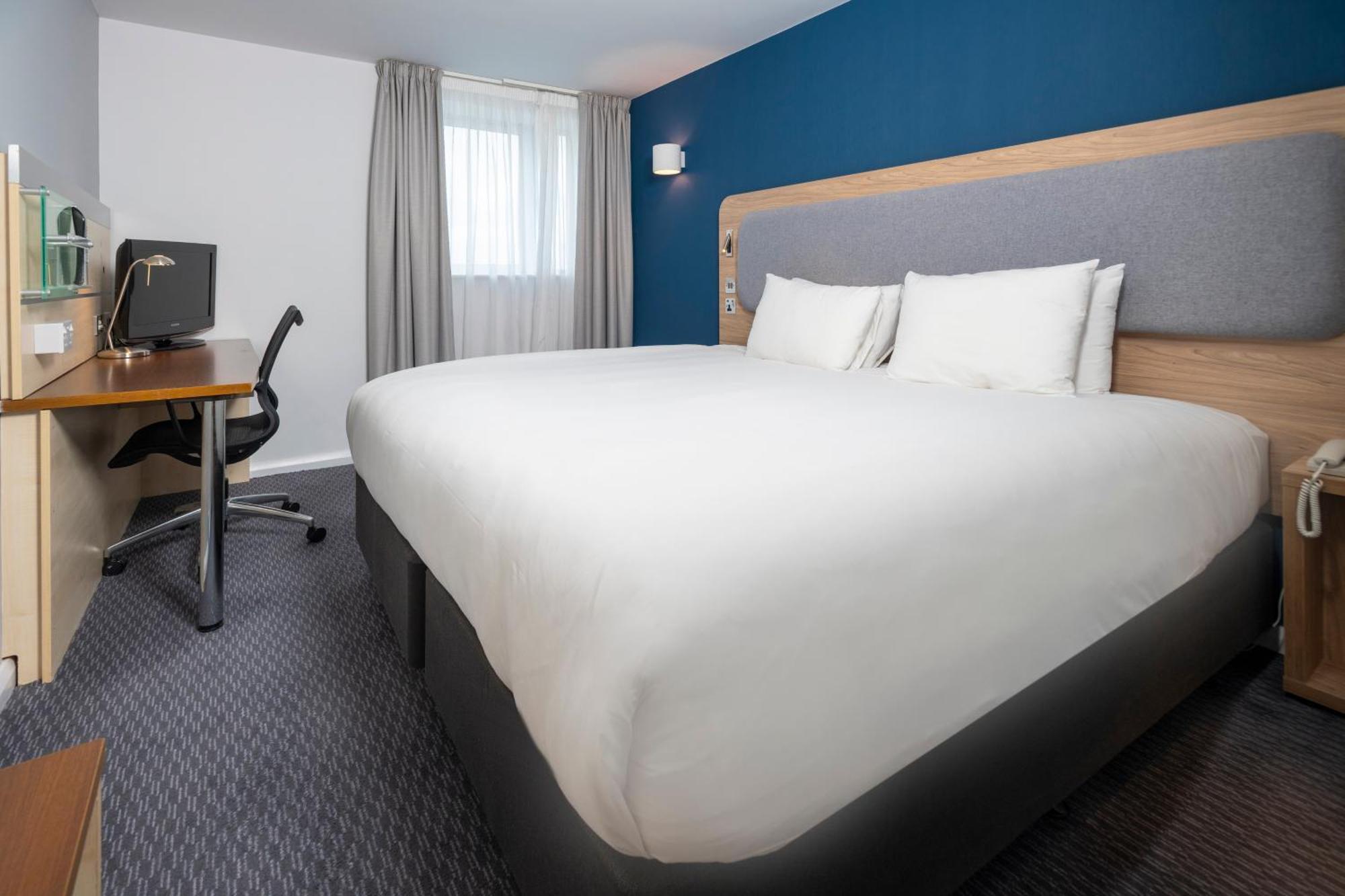 Holiday Inn Express Swindon City Centre By Ihg Exteriör bild