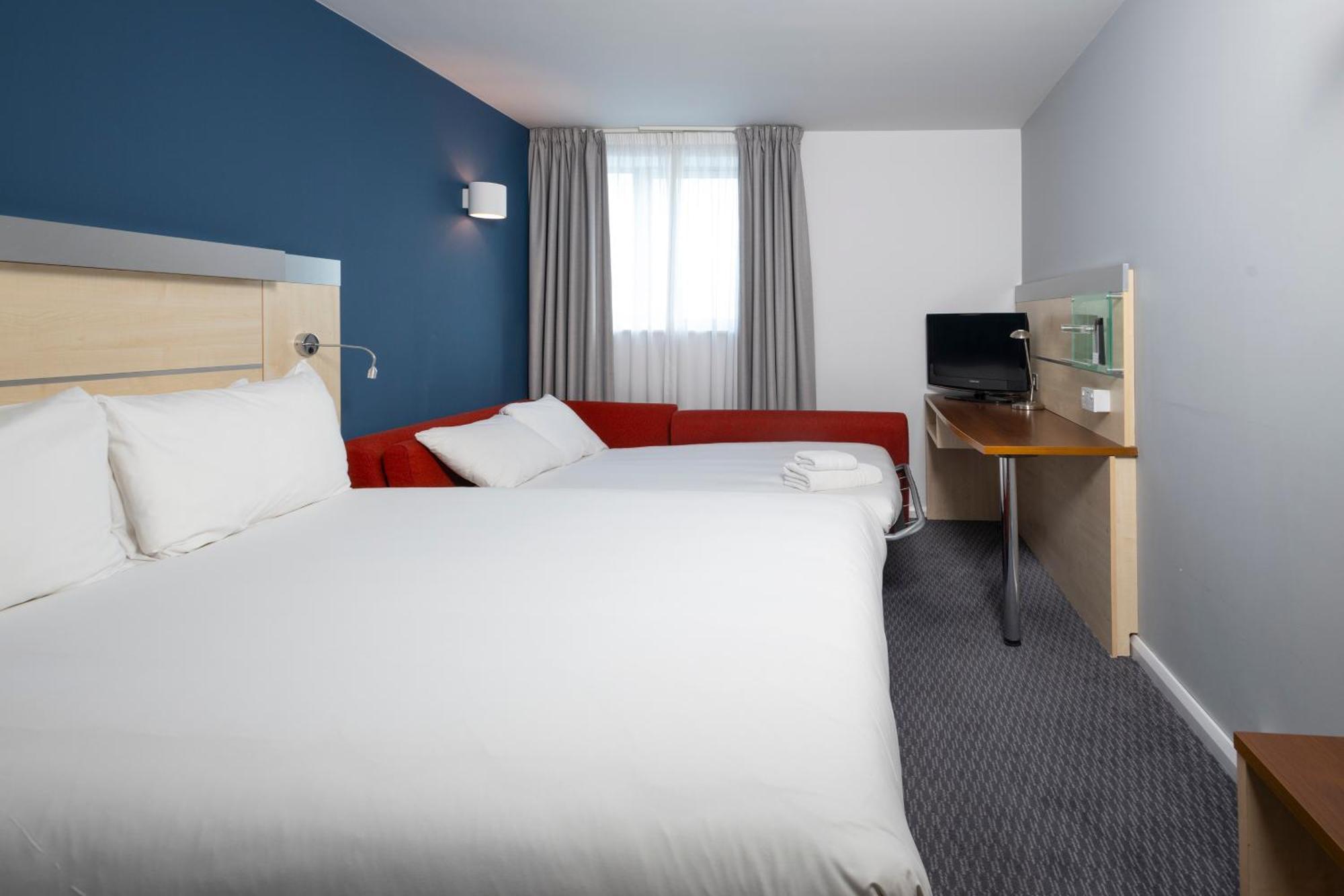 Holiday Inn Express Swindon City Centre By Ihg Exteriör bild
