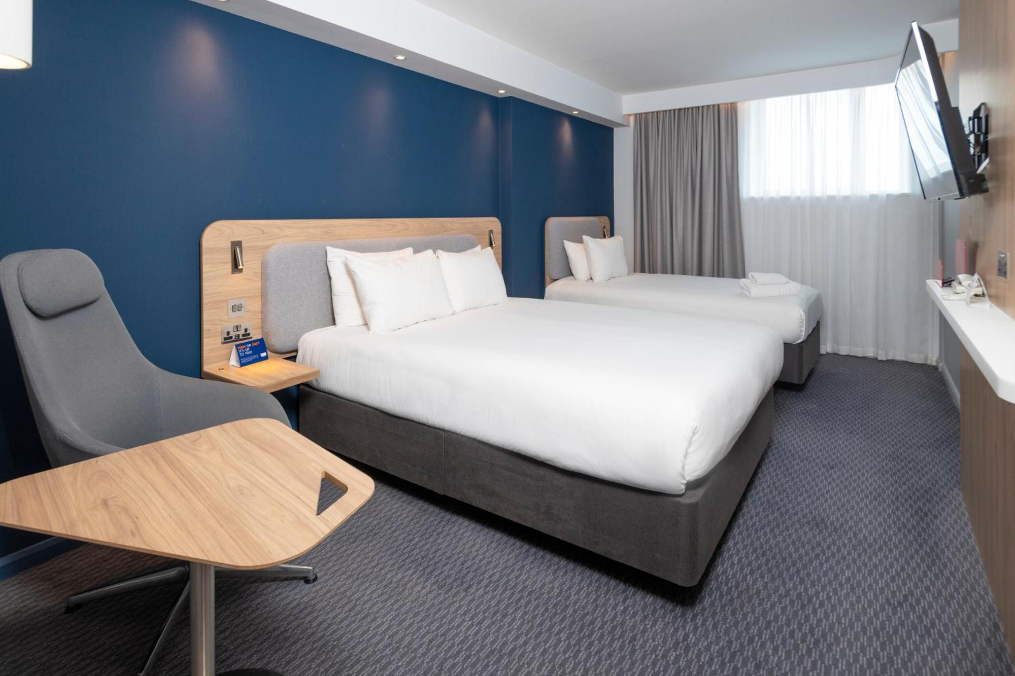 Holiday Inn Express Swindon City Centre By Ihg Exteriör bild