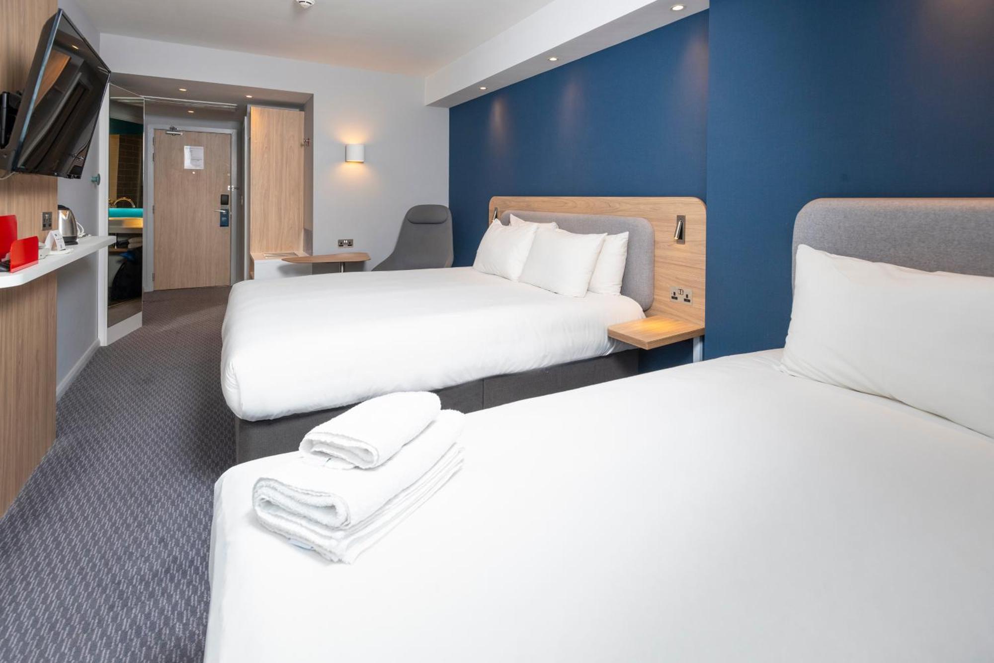 Holiday Inn Express Swindon City Centre By Ihg Exteriör bild