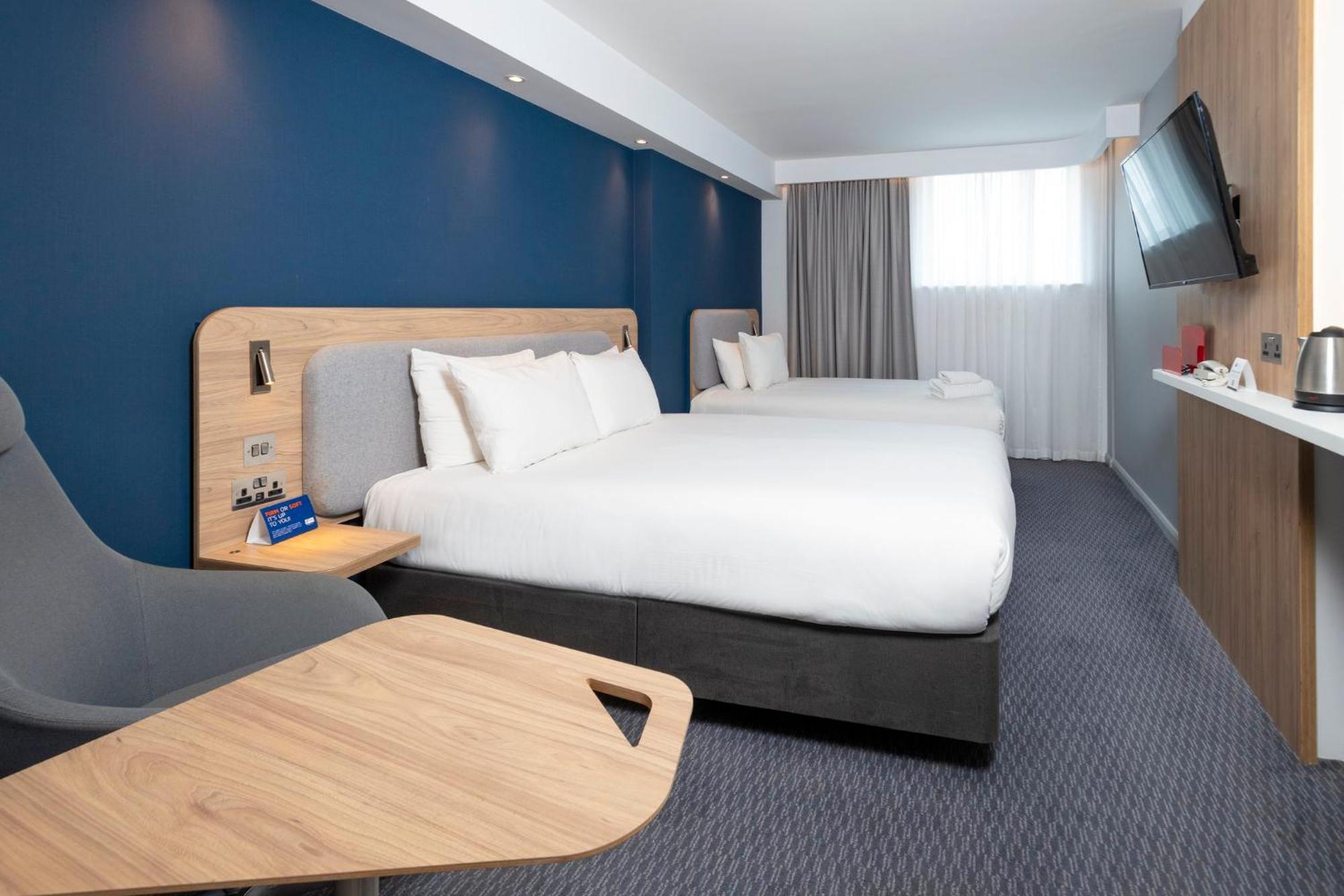 Holiday Inn Express Swindon City Centre By Ihg Exteriör bild