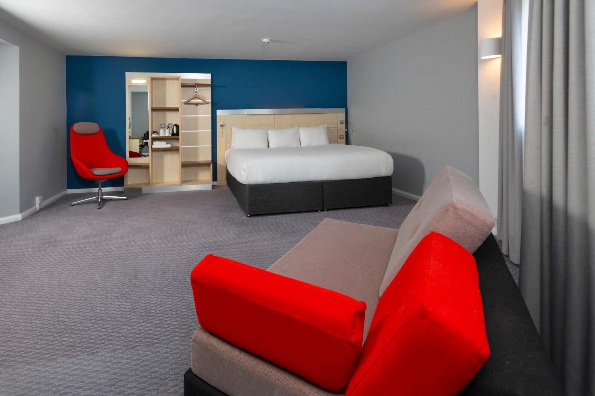 Holiday Inn Express Swindon City Centre By Ihg Exteriör bild