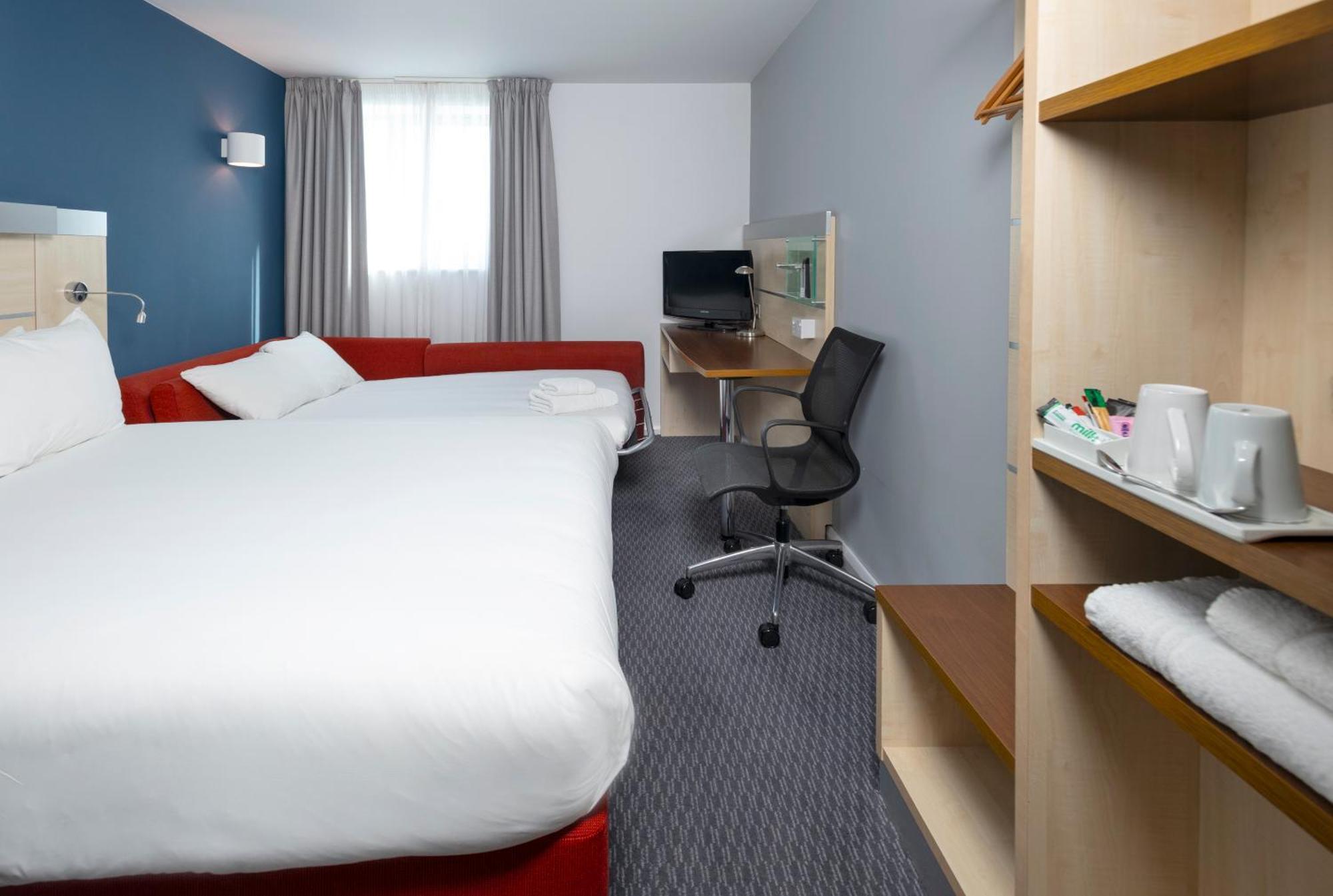 Holiday Inn Express Swindon City Centre By Ihg Exteriör bild